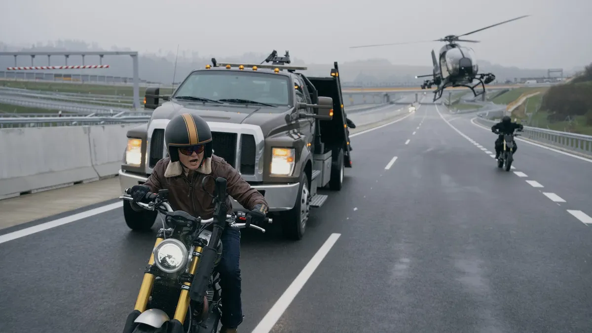 Triumph Scrambler 1200 XE в главной роли в фильме «Matchbox The Movie»