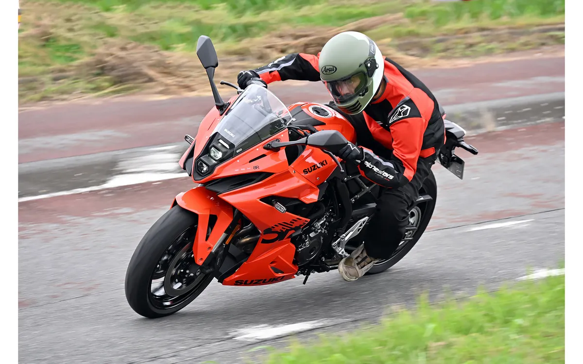 Тест-драйв Suzuki GSX-8R: В сжатом виде воплощена привлекательность спортбайка среднего класса — фото 2