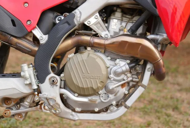 Первый тест Ducati Desmo450 MX: Легкая мощь — фото 2