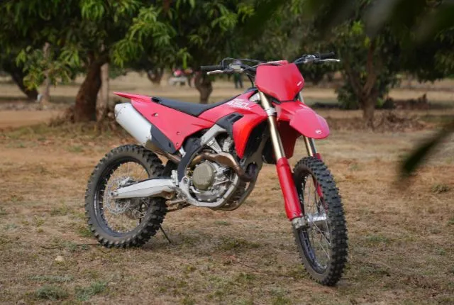 Первый тест Ducati Desmo450 MX: Легкая мощь