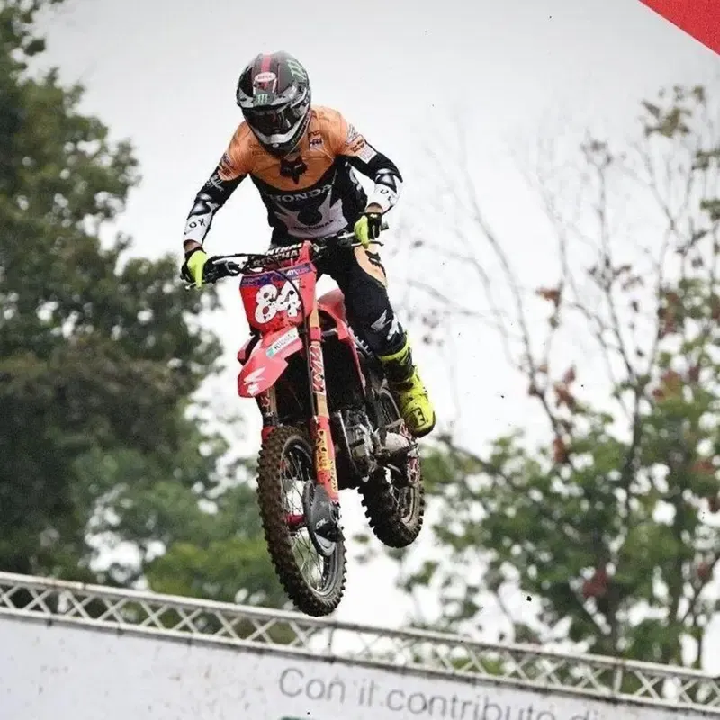 Послегонный эфир MX: Херлингс доминирует на FAST CROSS 2026. Как строится трасса MXGP с Джамматраксом
