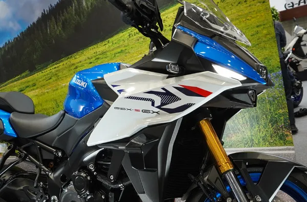 Появились «крылья»: представлен новый роскошный кроссовер Suzuki GSX-S1000GX на Токийском мотоциклетном шоу 2026