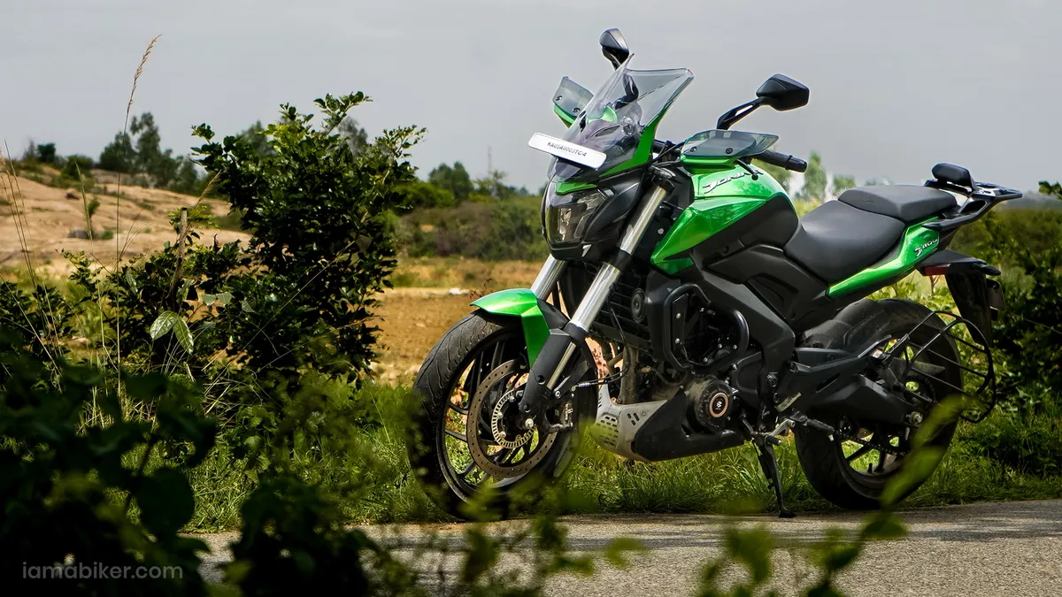 Цена Bajaj Dominar 400 снижена на 37 000 рупий: новый двигатель 350 куб. см делает мотоцикл выгодным предложением