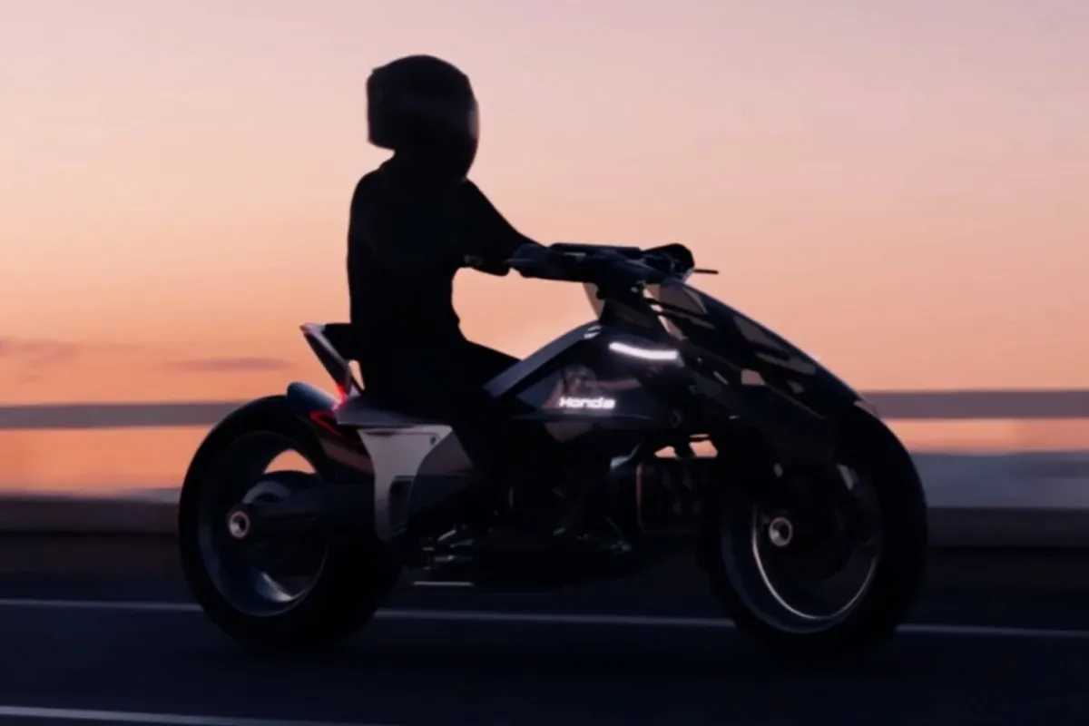 Япония меняет мототехнику: от электроскутеров до роботакси