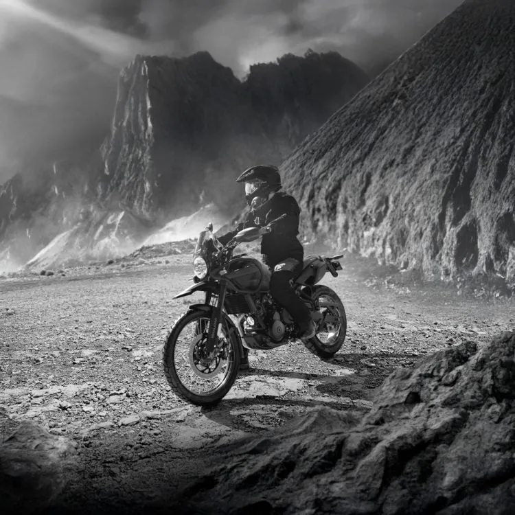 Заводские доработки: Royal Enfield Himalayan 450 Black Mana Edition