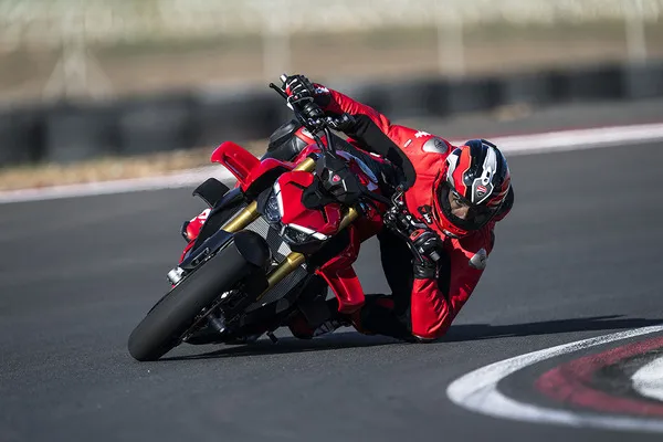 Ducati отзывает три модели, включая Streetfighter V4 S... Риск поломки заднего колеса и падения
