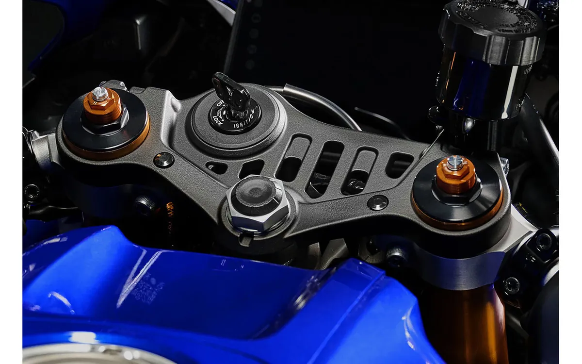 Yamaha YZF-R7 прошла обновление: электронный дроссель и 6-осевой IMU, цена от 1 166 000 иен
