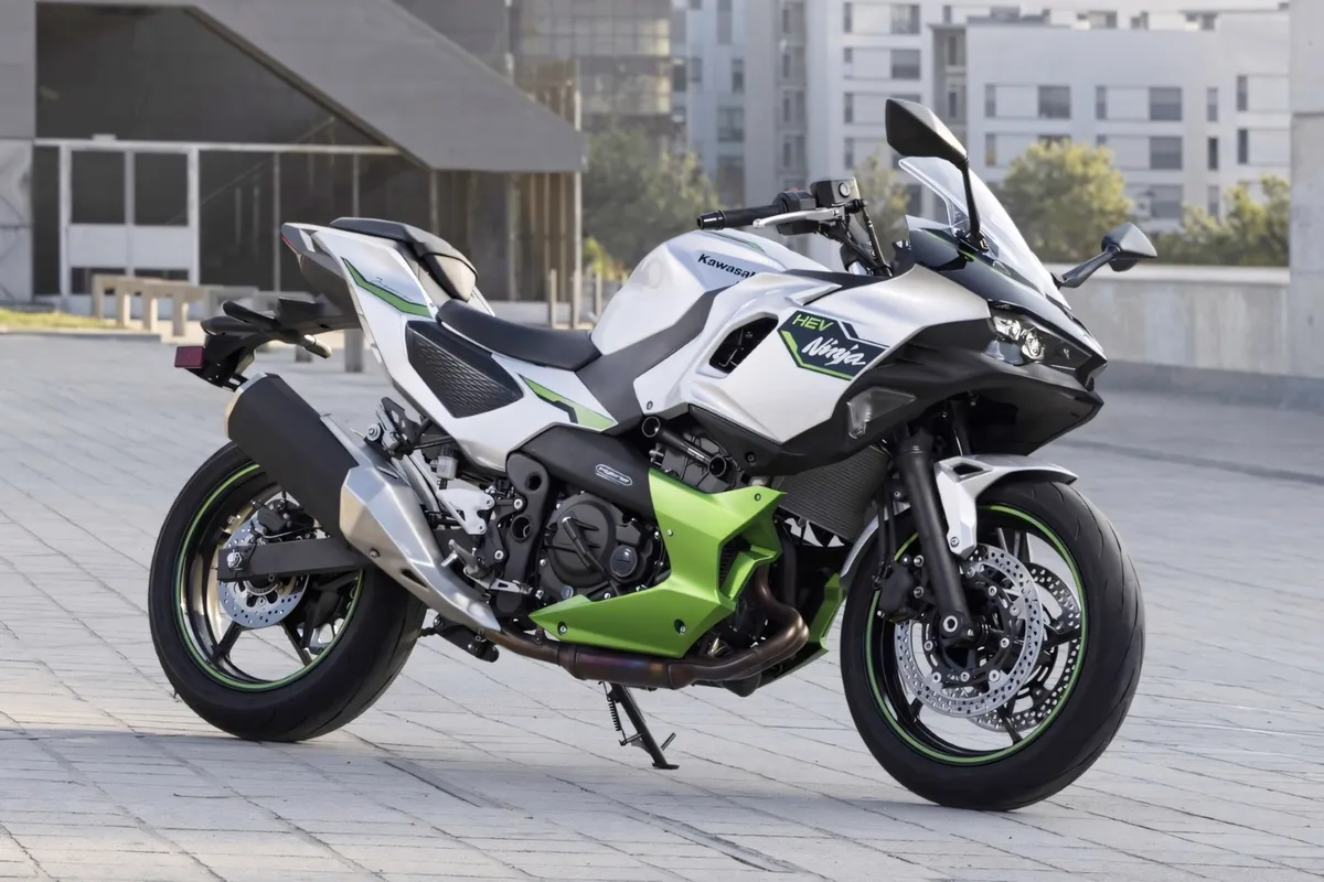 Умные технологии становятся еще совершеннее: Kawasaki значительно повысила удобство использования гибридных моделей Ninja 7 и Z7 2026 года
