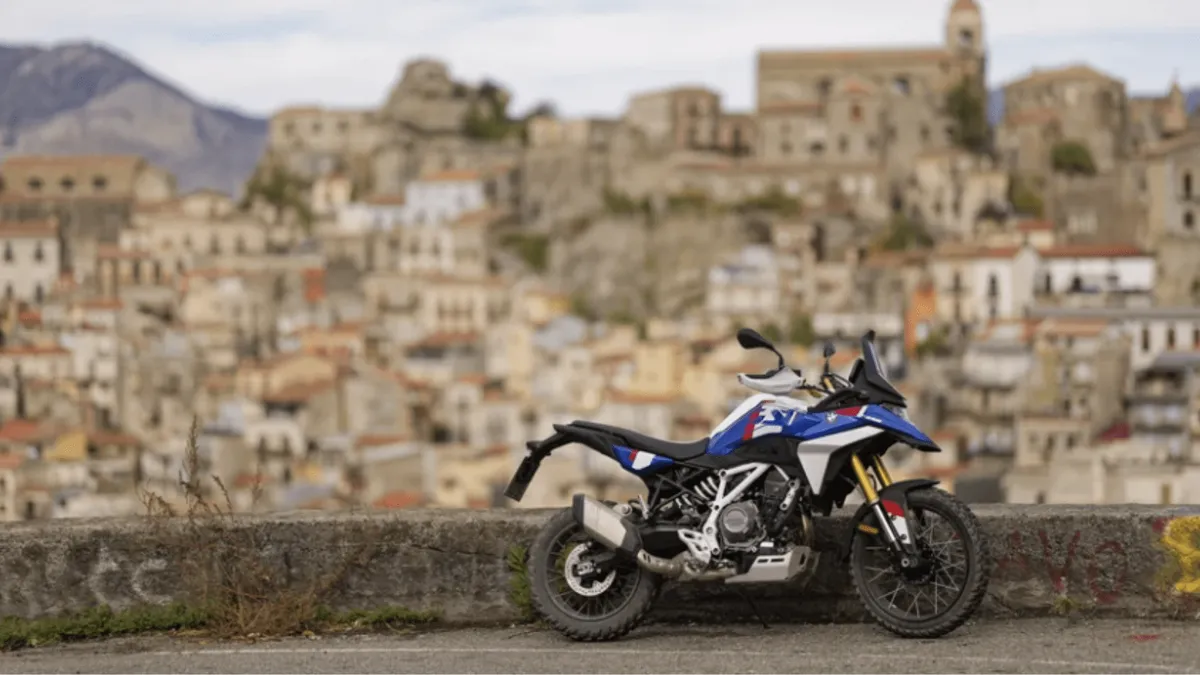 Продажи приключенческих мотоциклов опережают рыночные тенденции