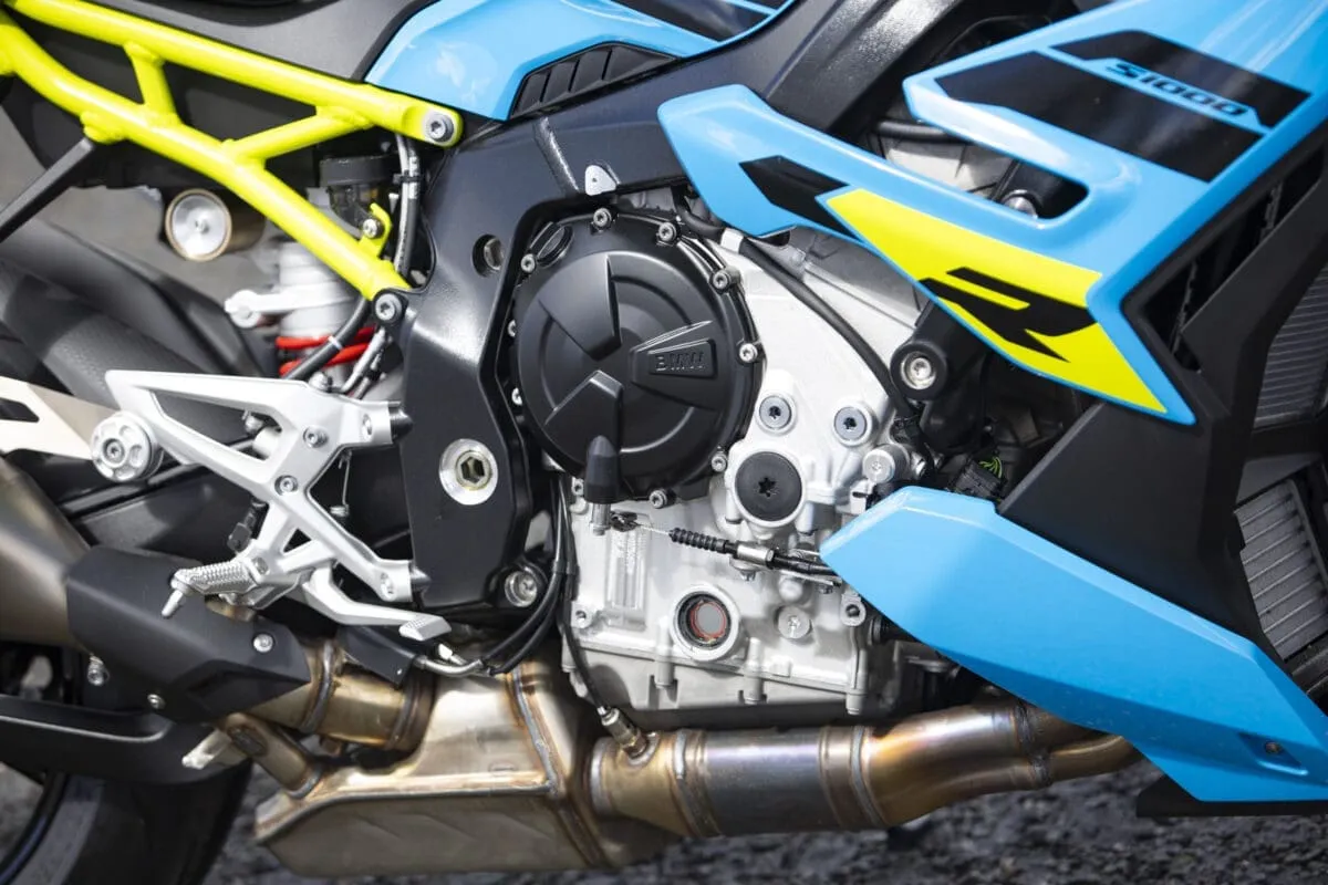 Первый заезд: BMW S1000R