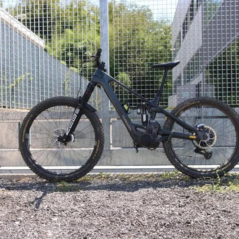 Нужна ли нам такая мощь? Первый тест нового Avinox M2S — фото 2
