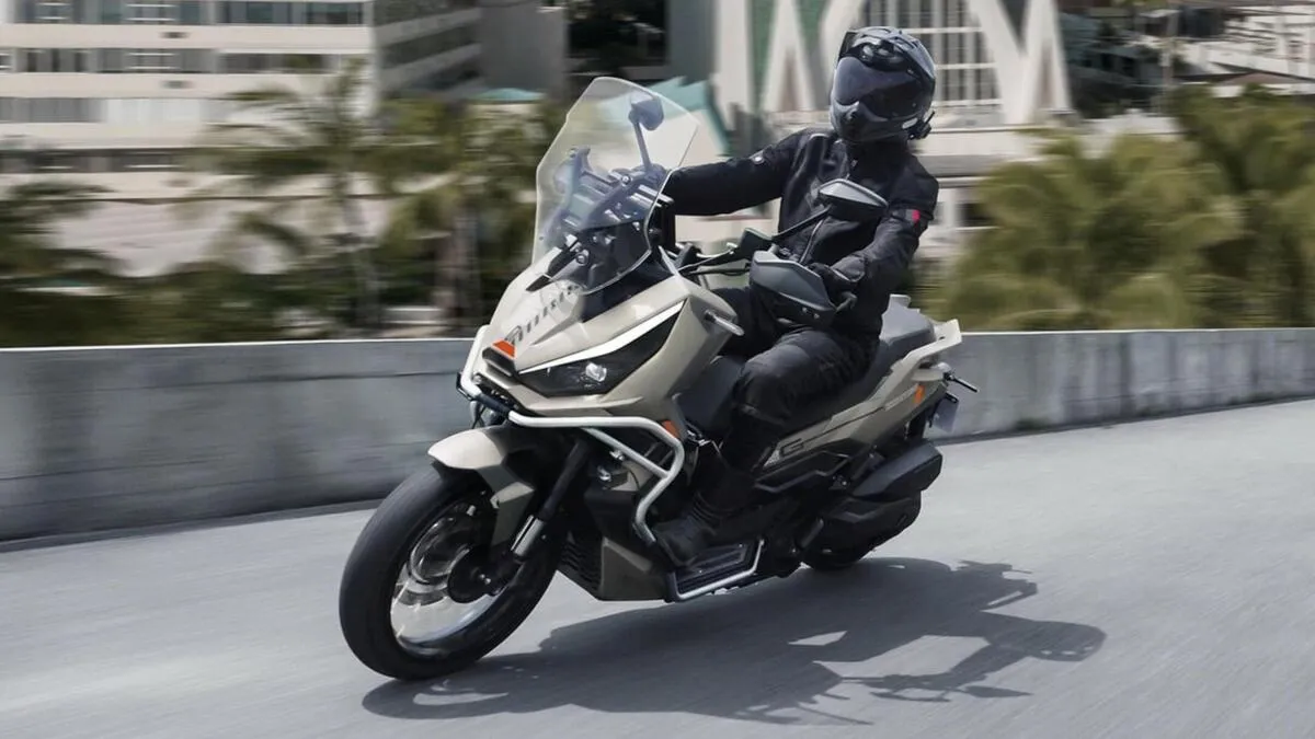 Zontes ZT368-G — новый игрок в сегменте кроссовер-скутеров