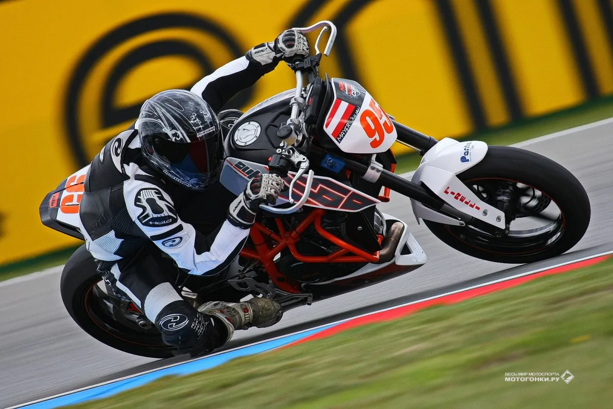 Эволюция и технические особенности KTM 690 Duke: от классики до рекордов