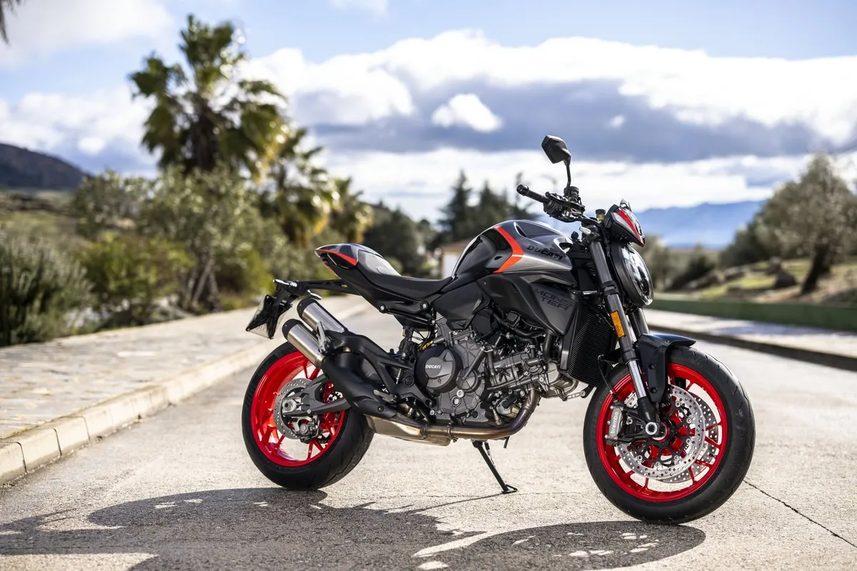 Ducati Hypermotard V2 и V2 SP дебютируют в Великобритании в эти выходные