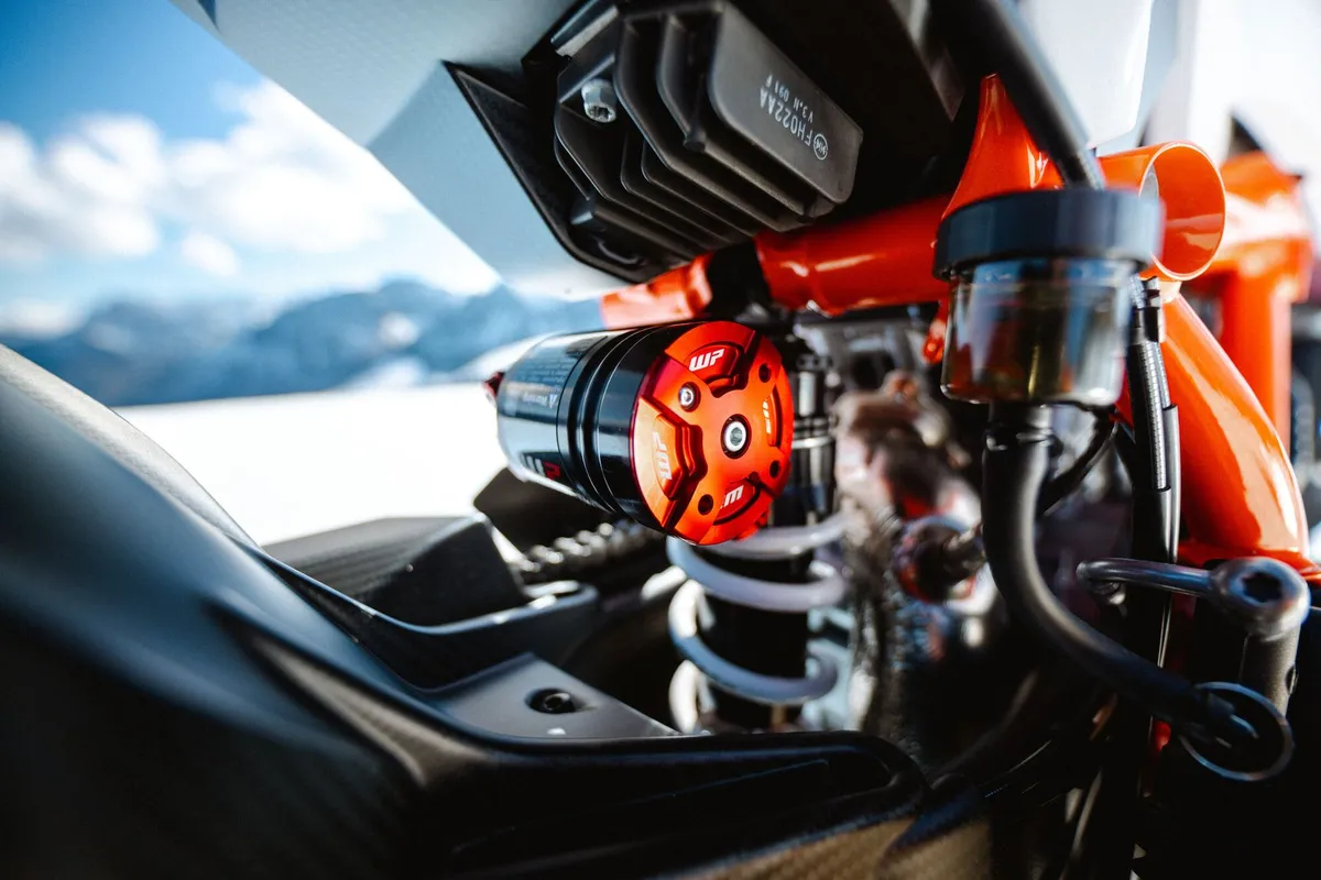 Экстремальный гипер-нейкед: KTM представила новый 1390 Super Duke RR — фото 4