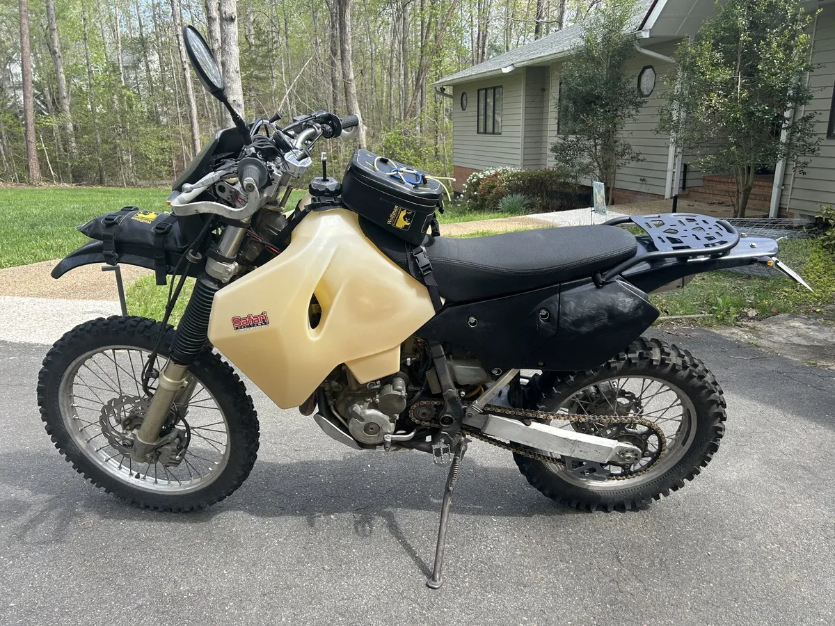 Suzuki DR-Z400E: надежный боец, который не подведет