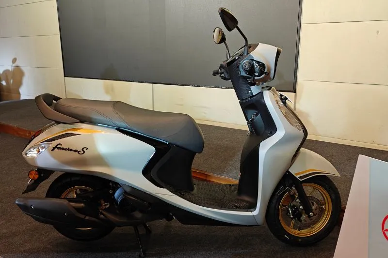 Yamaha Fascino 125 Hybrid 2026 года представлена по цене 76 500 рупий — фото 2