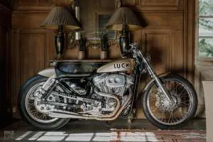Кастомный Harley-Davidson Sportster 1994 года от Lucky Cat Garage под названием Glamster