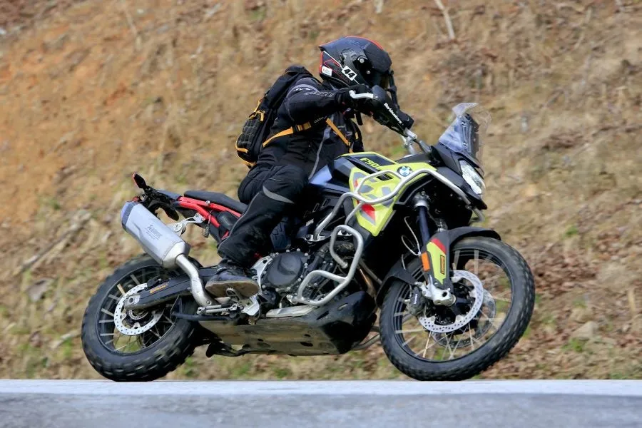 BMW F900 GS: просто работает