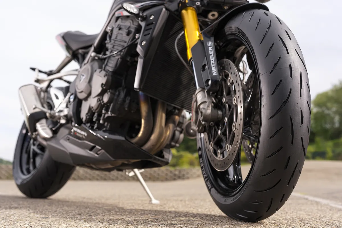 Новые шины Metzeler Sportec 01 и Sportec 01 RS: решения для дорог и трека — фото 3