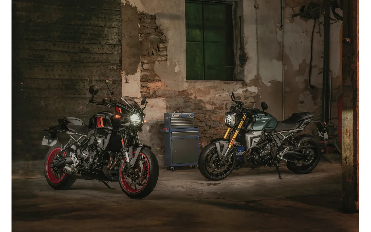 Новые неоретро-байки Suzuki GSX-8T и GSX-8TT удостоены престижной немецкой премии Red Dot Design Award