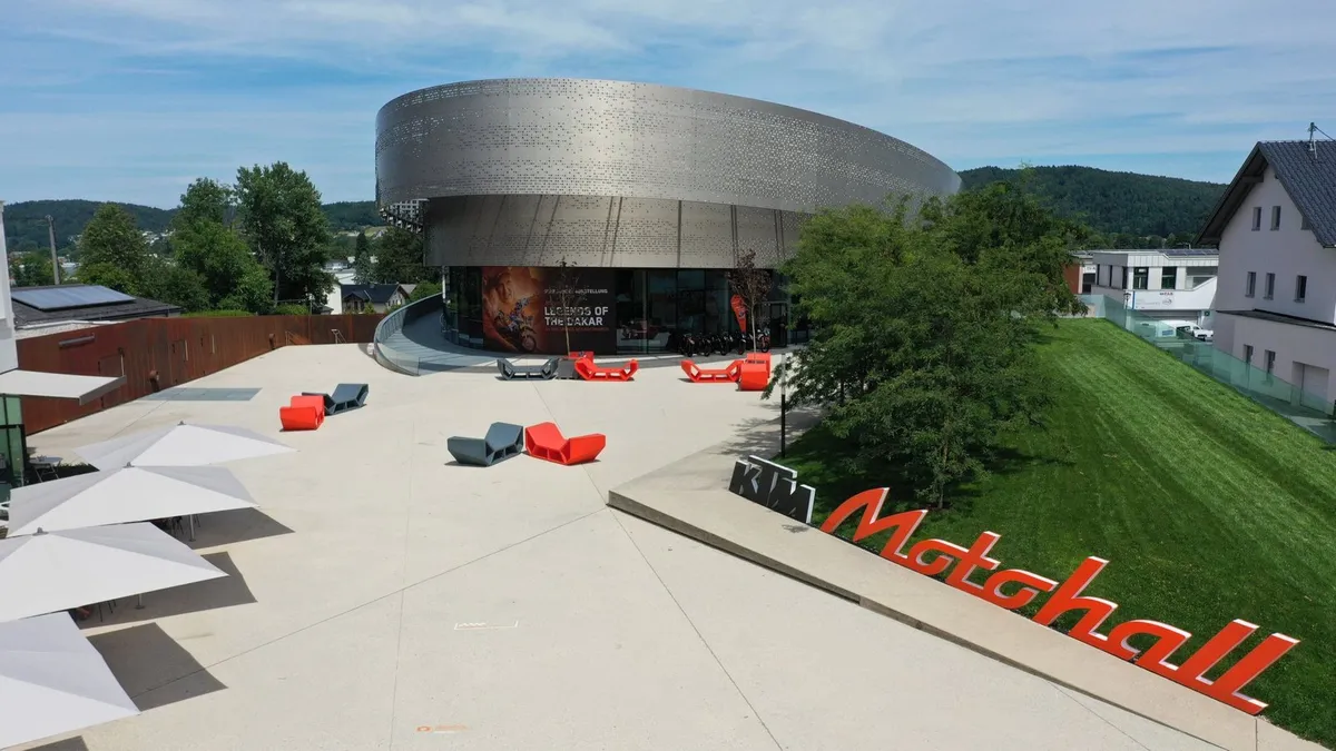 KTM Motohall предложит тестирование на симуляторе MotoGP и тест-rides на Пасху